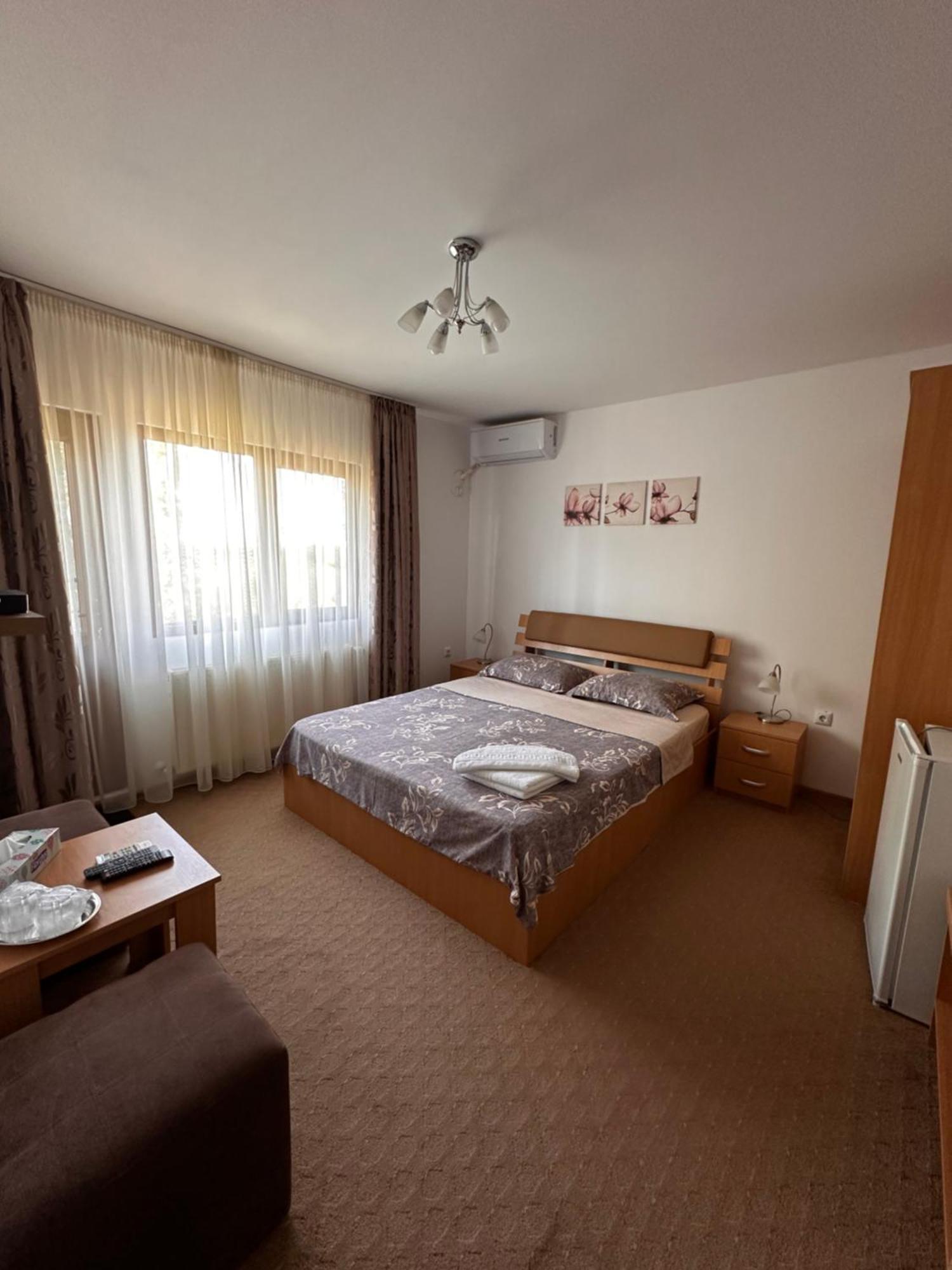 Отель Casa Carp Calarasi Экстерьер фото